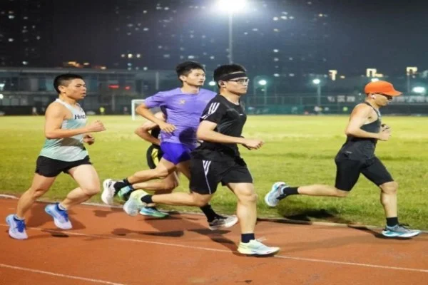 欧联联赛阶段曼联对阵皇家社会B费与久保建英中场核心对决分析